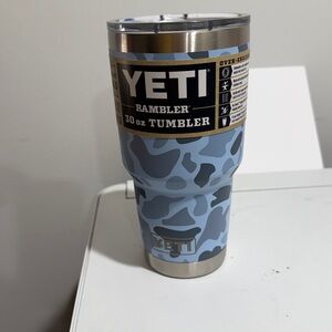 - blue camo  color 30oz Yeti rambler tumbler with magslider lid